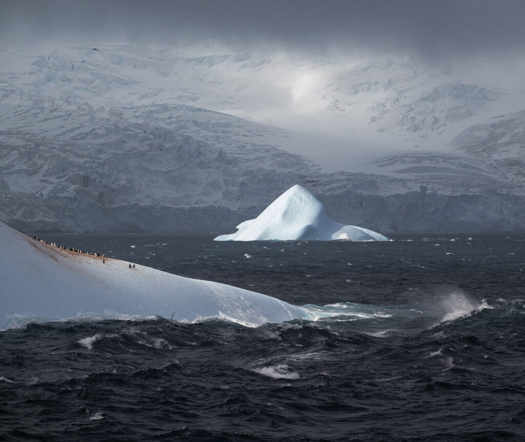 Camille Seaman, Icebergs & Glaciers, Elephant Island (Antarctica), 2019, photographie. Courtoisie de l'artistes